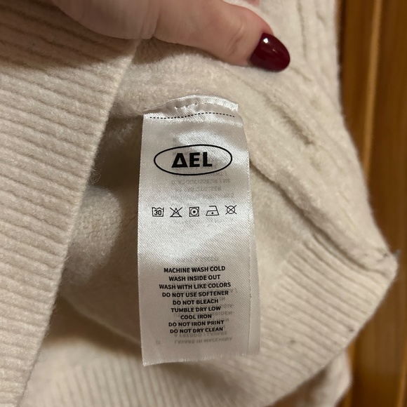 Cozy Off-White Sweater - Size L - Picture 3 of 5